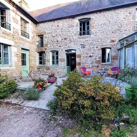 Le Cheval Blanc Hotel Carrouges Kültér fotó
