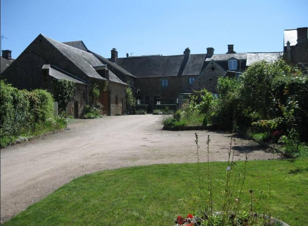 Le Cheval Blanc Hotel Carrouges Kültér fotó