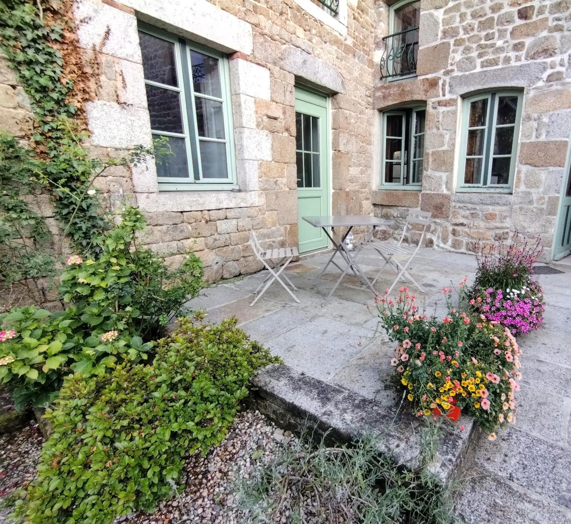 Le Cheval Blanc Hotel Carrouges Kültér fotó